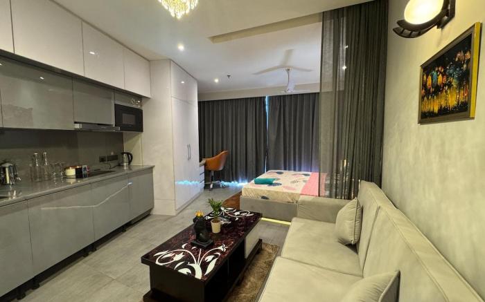The Luxe Loft by NJ|39th floor city or lake view