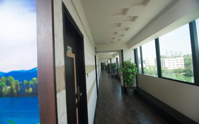 Rajathadri Palace Hotel Lake Breeze Suitess