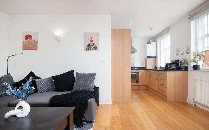 Central 2BR Flat | Fast Wi-Fi | Underground 2min