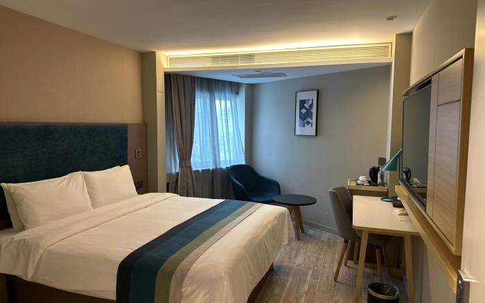 Home Inn Style Yantai Bus Terminal Railway Station