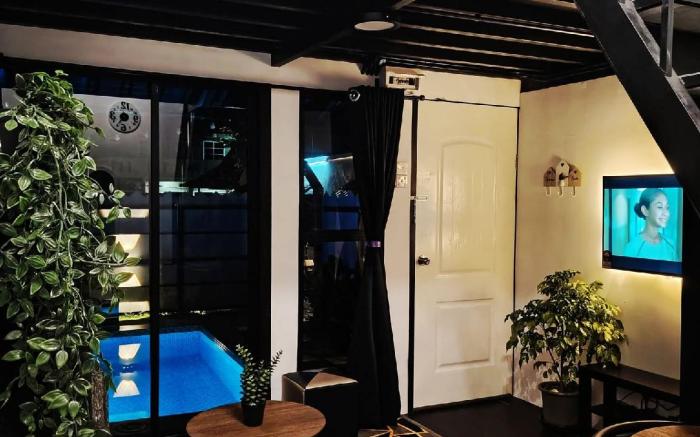 Tinyloft private pool M2