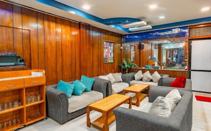 OYO 827 Taj Hotel And Restaurant