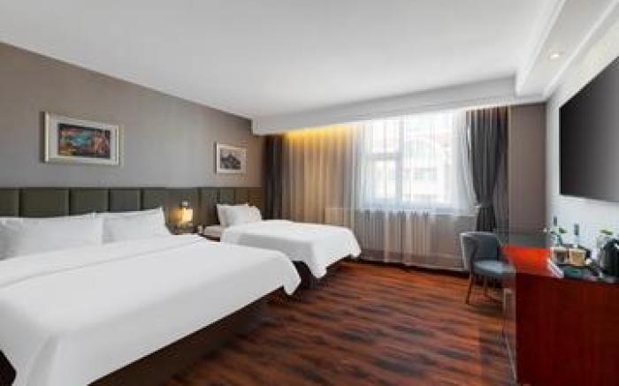 Ease Hotel Yantai High-speed Railway Station Red Star Macalline