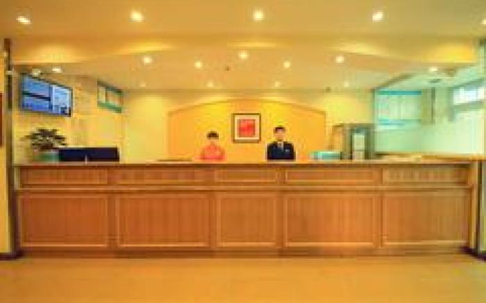 Home Inn Ji'nan Dikou Road Railway Station North Square Metro Station