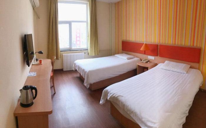 Home Inn Haiyang Xinyuan Plaza Commercial Center