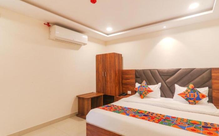 RROOMS Rachna Inn