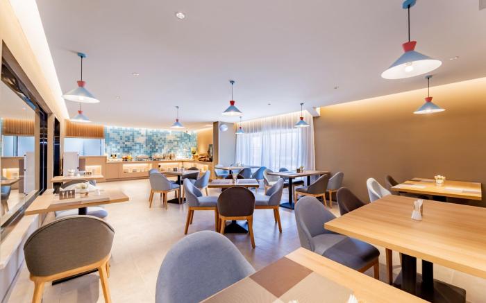 Home Inn Neo Hohhot Railway Station East Street People's Hall Metro Station