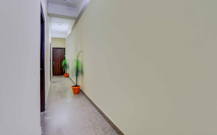 Collection O Johri Enclave Metro Station Second Home