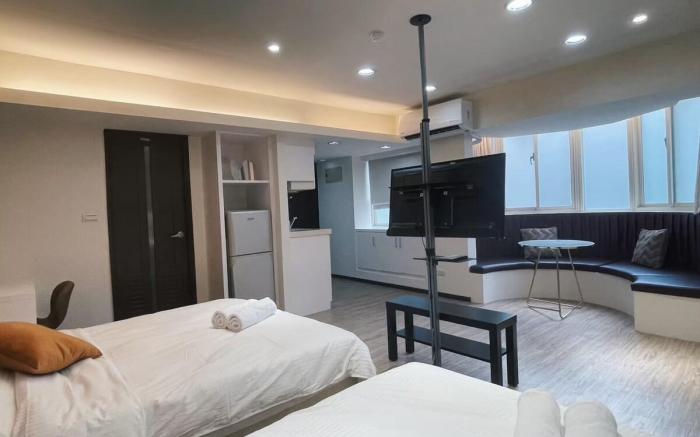 Bright 4-Person Stay｜Near MRT Ximen  [僅限國外旅客入住]