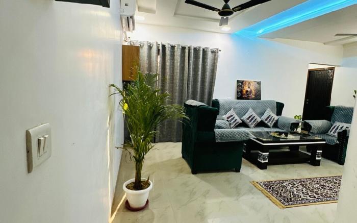 The Giri Nandani Stays