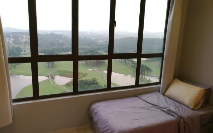 Sungai Buloh Taman Rahman Putra golf views