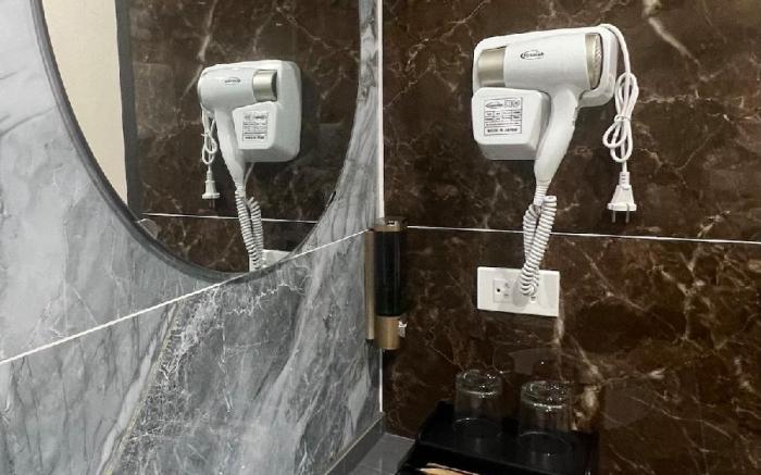 Phòng đôi 2 giường tại khách sạn Royal Louis HN 