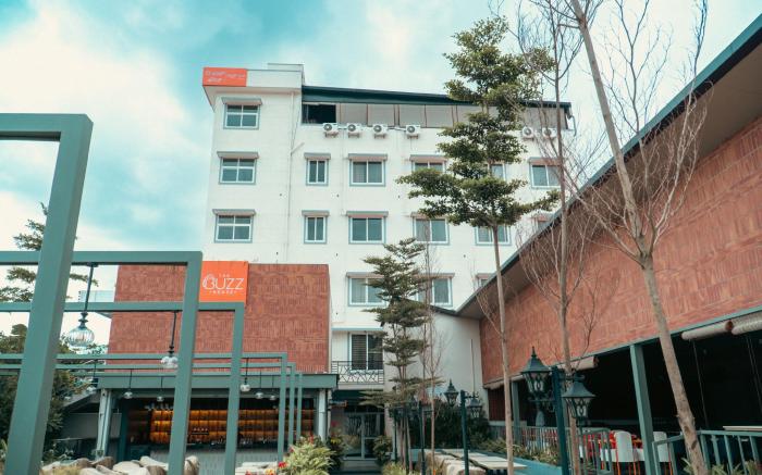 Snap Inn Rooms by the Buzz House