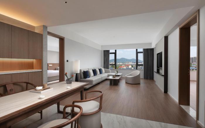 Crowne Plaza Xiangyang Fuchun Lakeside by IHG