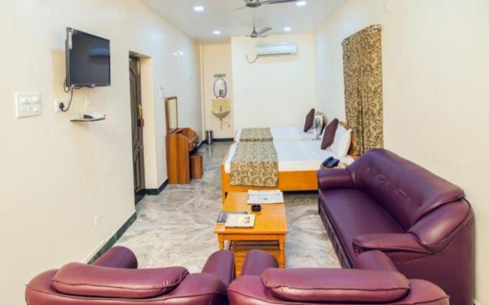 Hotel Rathnavel Towers