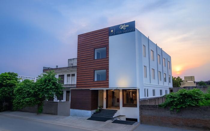 Hotel Ten Square - Near To The Taj Mahal