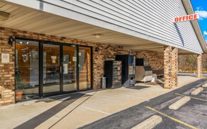Budget Host Inn by Hotel O Portland near I-65