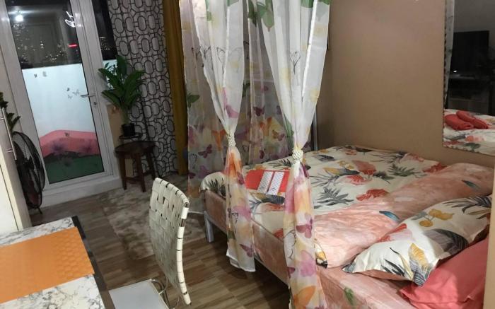 5 minutes to Jazz Mall Studio-type condo100mbps