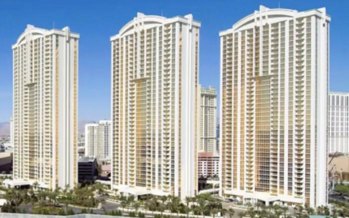 MGM Signature Deluxe Balcony Strip View Suite