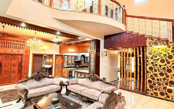 Wooden Whispers Traditional Luxe Spacez Villa