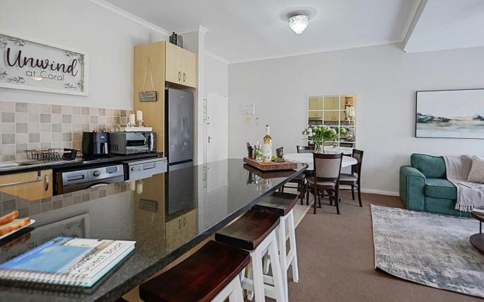 Unwind at Coral Bloubergstrand - Beachfront