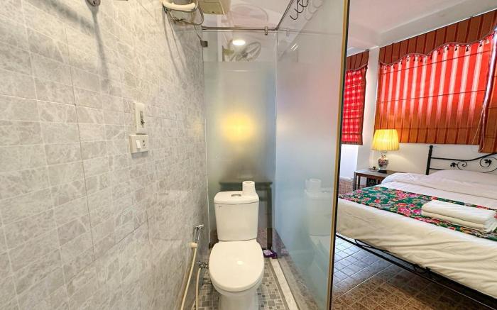 Madam Nguyet Home - Private Room in Shared Home