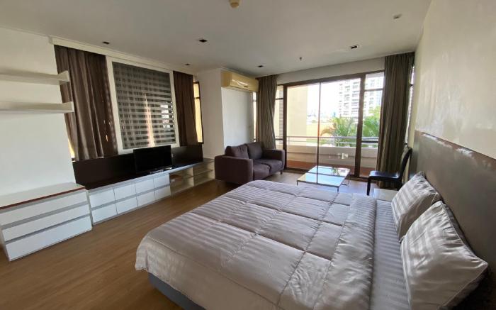Prime Location 1BR + Sofa Bed 150m to Nana BTS