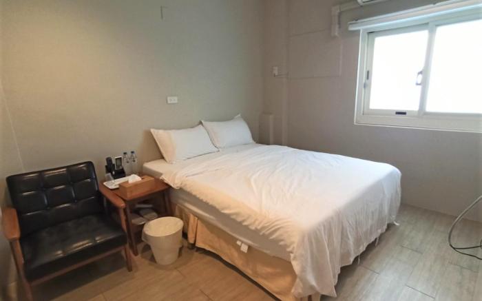 微趣 WeChill #國華街海安路 #市中心平價住宿 #停車折抵