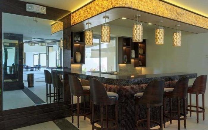 Torre De Manila 1BR Balcony Pool wifi50MBPS 65" TV