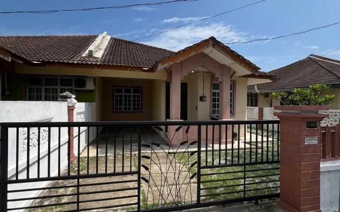 NH1 Homestay Gong Badak