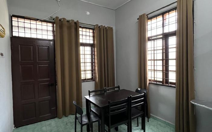 NH2 Homestay Gong Badak
