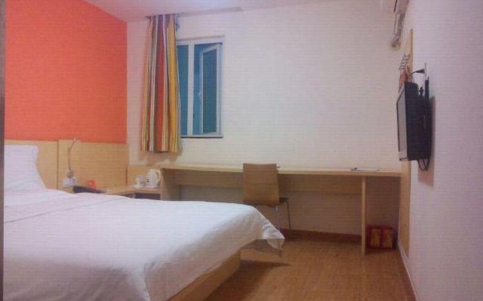 7 Days Inn Shanghai Xizang South Road Metro Station