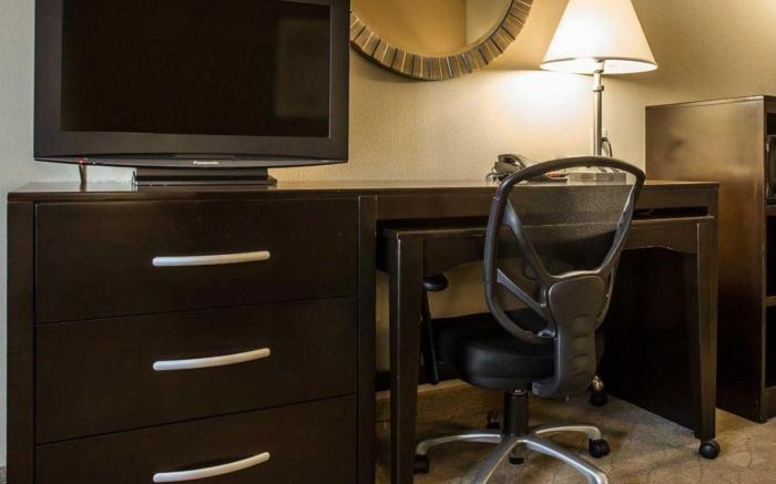 Comfort Suites Huntersville near Lake Norman