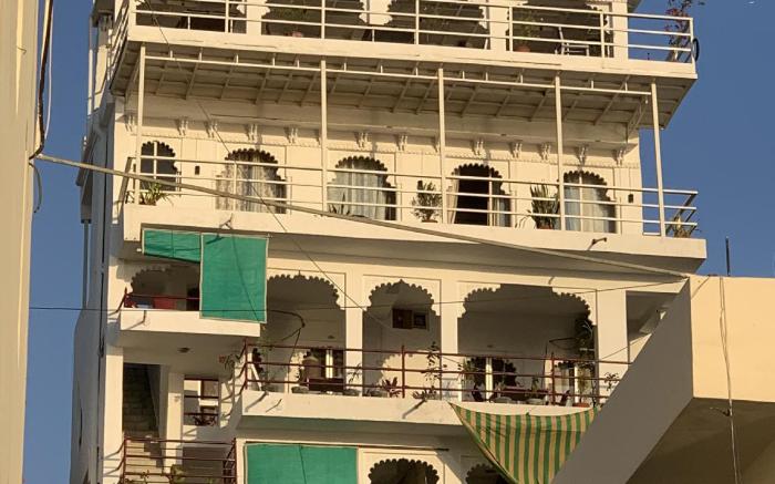 Peacock Guest House - Lake View Hotel In Udaipur