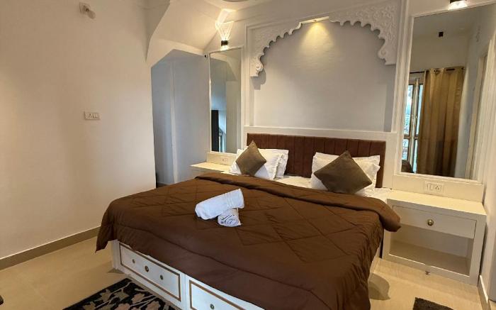 Peacock Guest House - Lake View Hotel In Udaipur