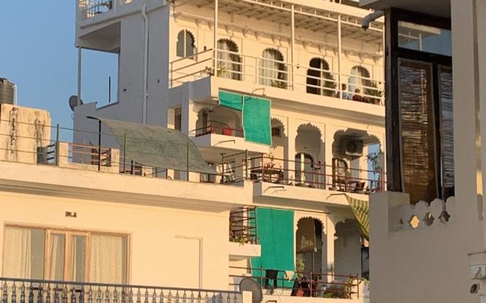 Peacock Guest House - Lake View Hotel In Udaipur