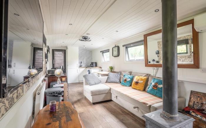 Central Cambridge Widebeam Houseboat