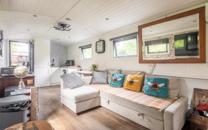 Central Cambridge Widebeam Houseboat