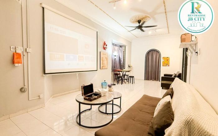 NanaSuite. TamanDaya @3BR 8Pax NearAustinWaterpark