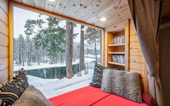 All Seasons River Inn