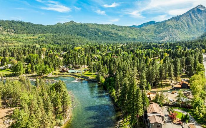 All Seasons River Inn