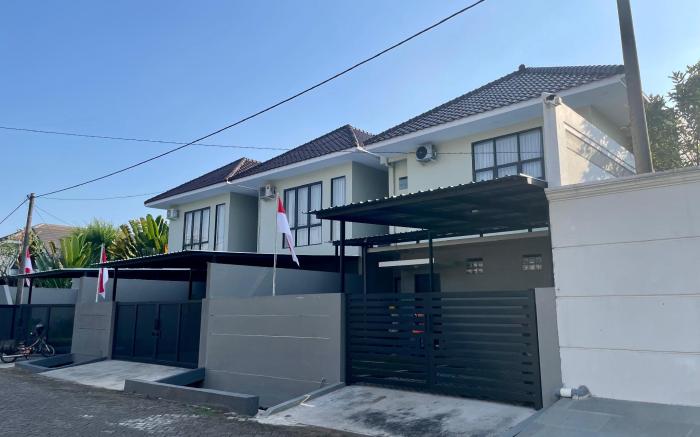 Alice's Villa Jember near Roxy