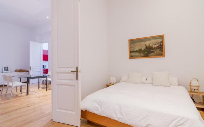 Designer's three bedroom apartment with terrace