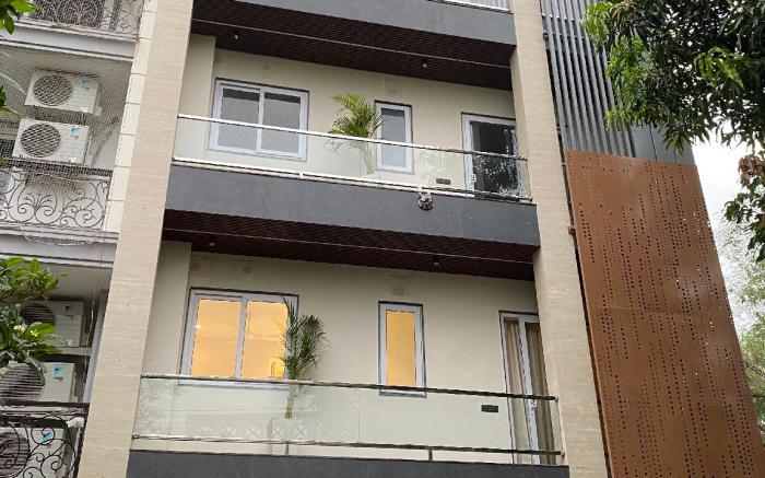 Let'stay- DLF Phase 1, Gurugram