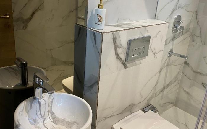 Let'stay- DLF Phase 1, Gurugram