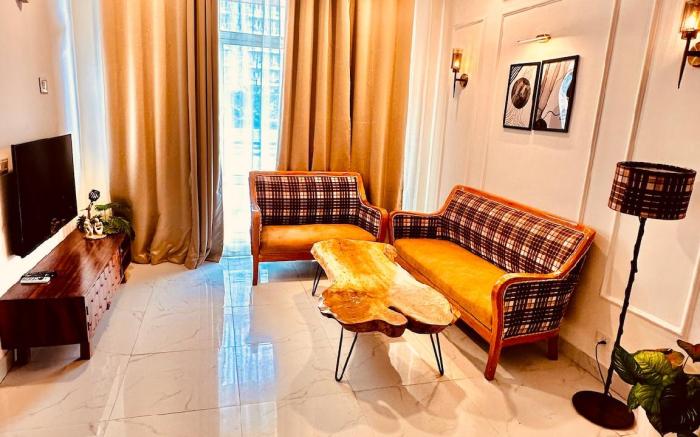 HomeyStays 3BHK Apartment with Lakeside Walk