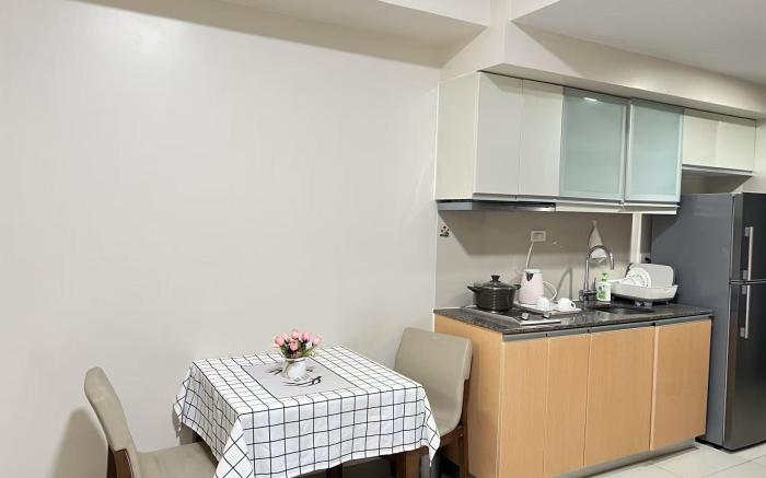 Easyworld @ One Uptown Residence B