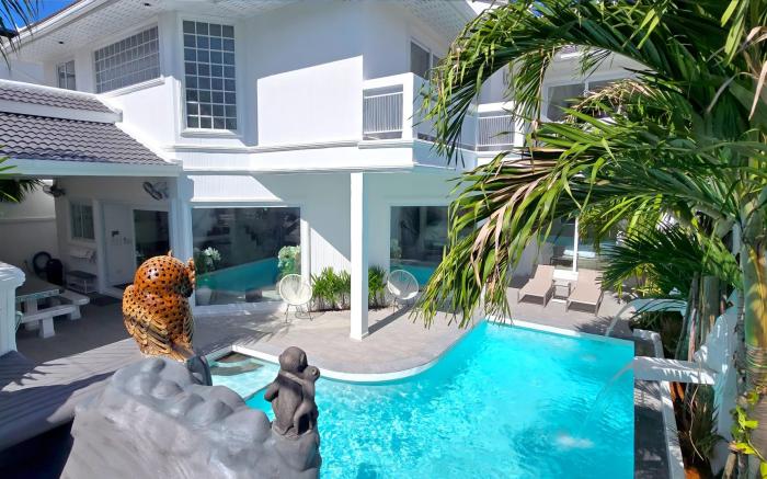 LUMALAND Luxury Pool Villa Pattaya Walking Street