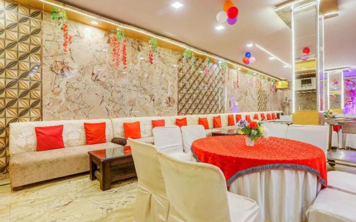 Hotel Blue Ocean New Delhi, 20 km from India Gate