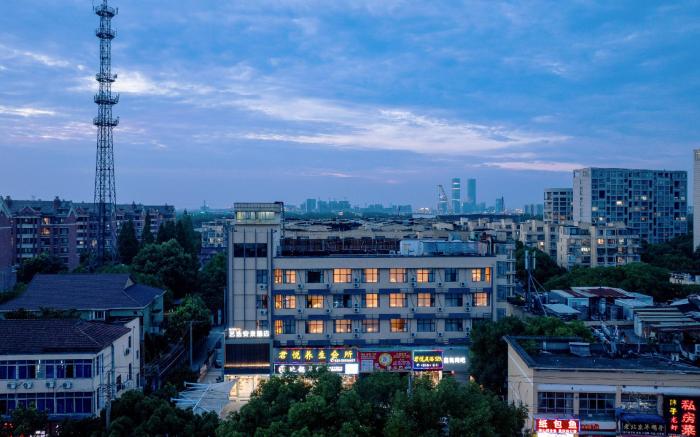 Elong ME Hotel Shanghai International Tourism Resort Xiuyan Road Subway Station